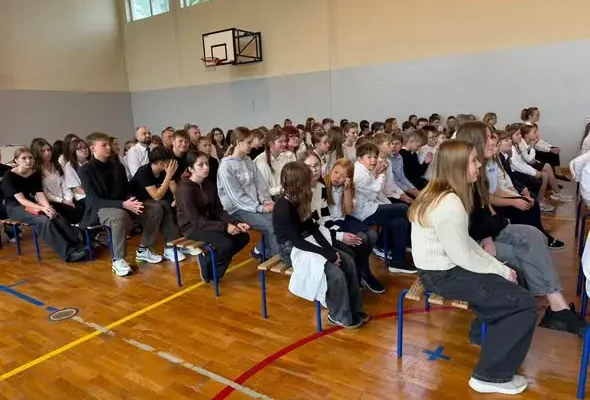 Dzień Edukacji Narodowej w Szkole Podstawowej w Kurowie – uroczysty apel
