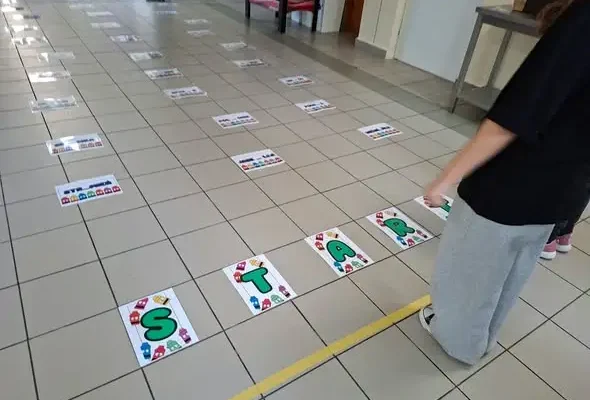 „Ortofrajda” – gigantyczna gra korytarzowa klasy 8a w ramach akcji „Klasa dla szkoły”