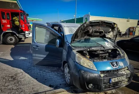 Pożar samochodu na S12 w Markuszowie – akcja strażaków