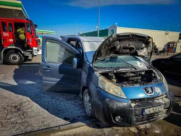 Pożar samochodu na S12 w Markuszowie – akcja strażaków