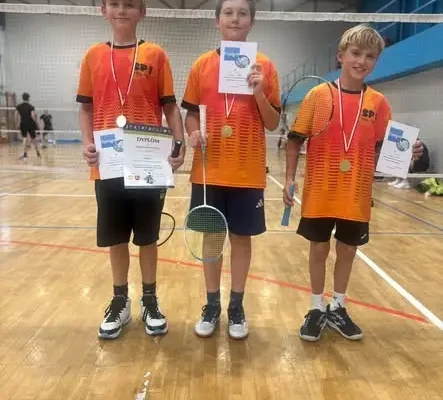 Chłopcy z „Jedynki” najlepsi w badmintonie – mistrzostwo powiatu puławskiego i awans