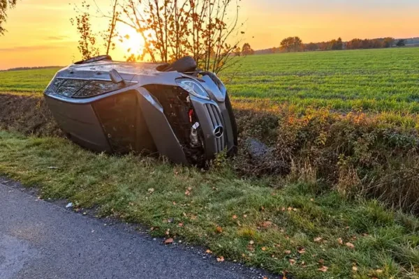 Kolizja w Żerdzi: świadkowie uratowali życie poszkodowanemu