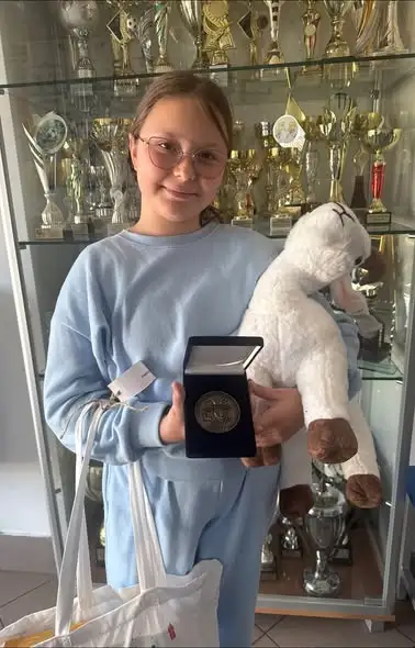 Międzynarodowy sukces uczniów: nagroda w konkursie plastycznym „Zawsze zielono, zawsze niebiesko”